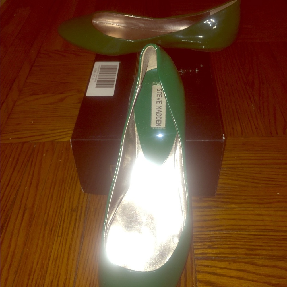 Green patent leather ballet ballerina flats